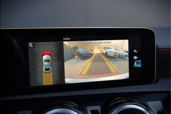 Mercedes-Benz A-Klasse 180 Business Solution AMG | Panoramadak | Stoelverwarming | Camera | Navigatie | Apple Carplay | Keyless | Cruise Control | DAB |