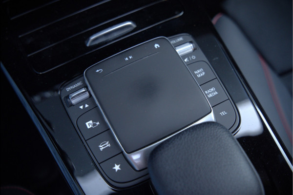 Mercedes-Benz A-Klasse 180 Business Solution AMG | Panoramadak | Stoelverwarming | Camera | Navigatie | Apple Carplay | Keyless | Cruise Control | DAB |