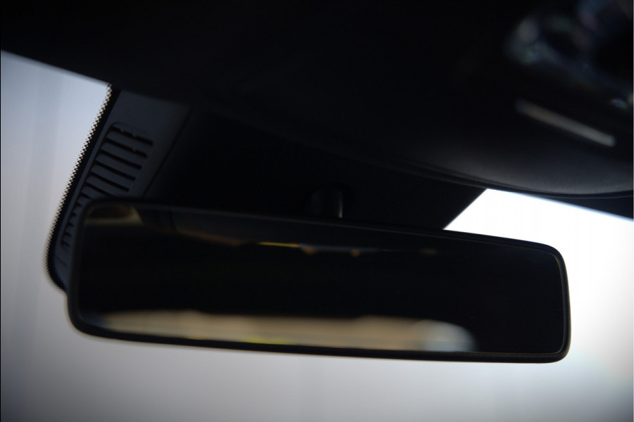 Mercedes-Benz A-Klasse 180 Business Solution AMG | Panoramadak | Stoelverwarming | Camera | Navigatie | Apple Carplay | Keyless | Cruise Control | DAB |