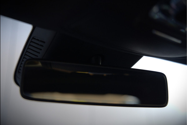 Mercedes-Benz A-Klasse 180 Business Solution AMG | Panoramadak | Stoelverwarming | Camera | Navigatie | Apple Carplay | Keyless | Cruise Control | DAB |