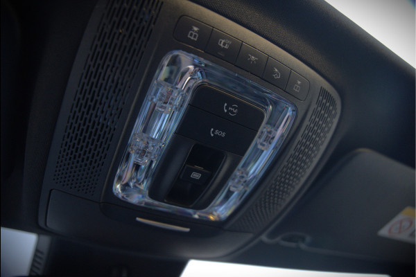 Mercedes-Benz A-Klasse 180 Business Solution AMG | Panoramadak | Stoelverwarming | Camera | Navigatie | Apple Carplay | Keyless | Cruise Control | DAB |