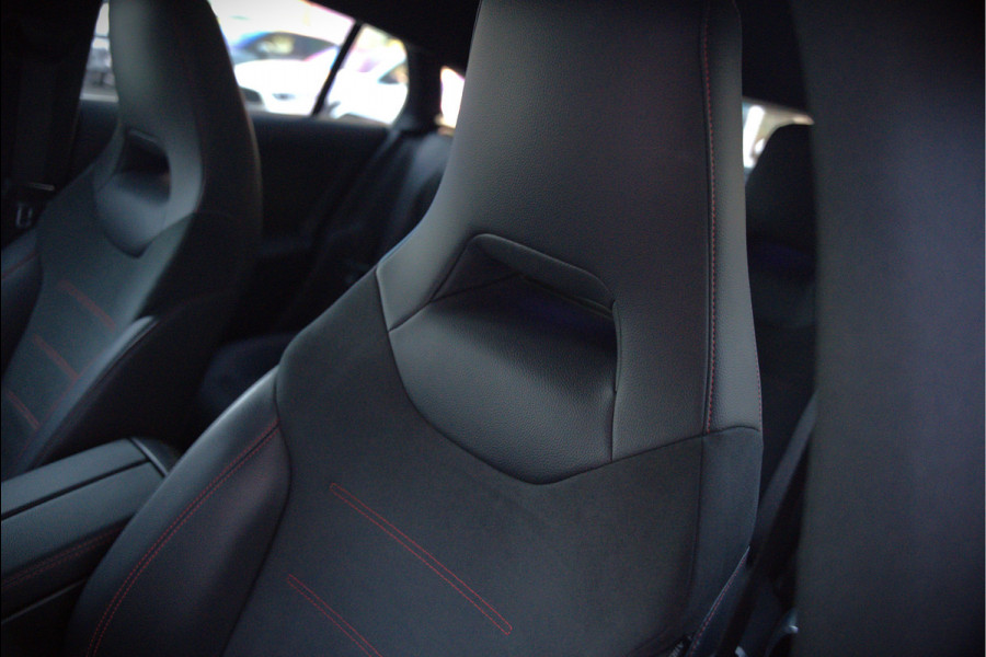 Mercedes-Benz CLA-Klasse Shooting Brake 180 Premium Plus AMG | Stoelverwarming | Parkeersensoren | Navigatie | Cruise Control | Keyless | Ambiance Verlichting | Climate Control