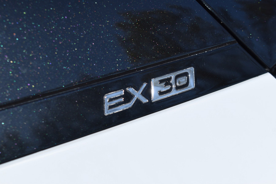 Volvo EX30 Extended Range 272PK Plus 69 kWh | ACC | Blis | H&K | Climate Pack | Camera | 19"LMV