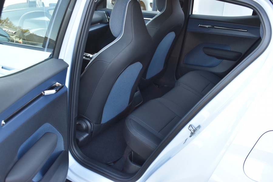 Volvo EX30 Extended Range 272PK Plus 69 kWh | ACC | Blis | H&K | Climate Pack | Camera | 19"LMV