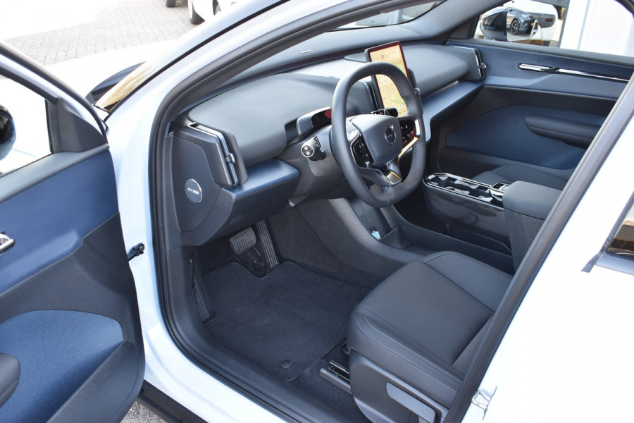 Volvo EX30 Extended Range 272PK Plus 69 kWh | ACC | Blis | H&K | Climate Pack | Camera | 19"LMV