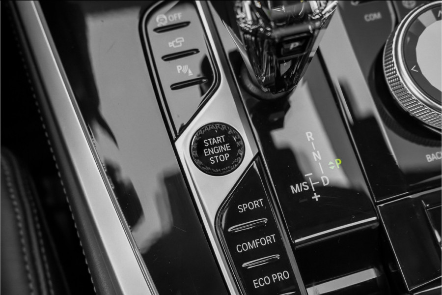 BMW X7 xDrive40i High Ex M-Sport 7P Laser B&W Pano Skylounge Trekhaak Dravit