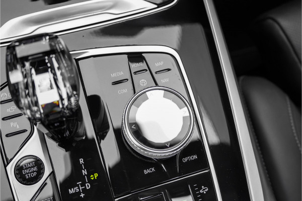 BMW X7 xDrive40i High Ex M-Sport 7P Laser B&W Pano Skylounge Trekhaak Dravit