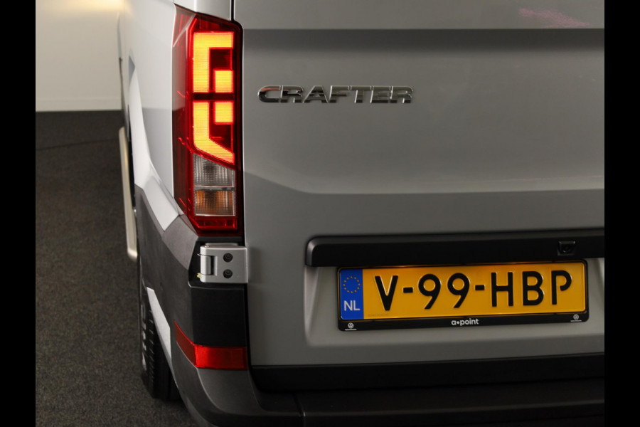 Volkswagen Crafter 35 2.0 TDI L3H3 Highline EURO VI 140 pk | Dode hoek detentie | Trekhaak | Verwarmde voorruit