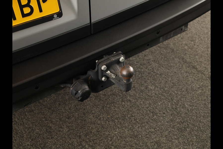 Volkswagen Crafter 35 2.0 TDI L3H3 Highline EURO VI 140 pk | Dode hoek detentie | Trekhaak | Verwarmde voorruit