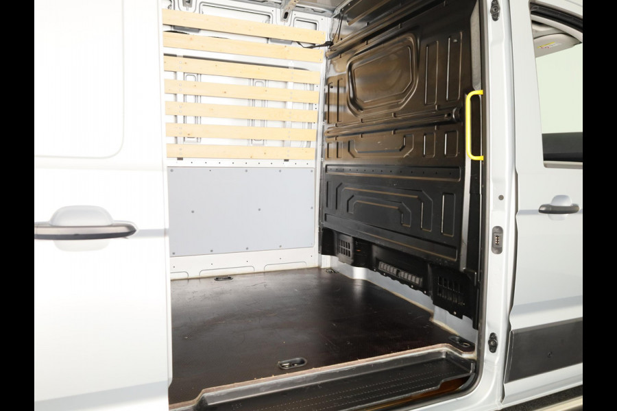 Volkswagen Crafter 35 2.0 TDI L3H3 Highline EURO VI 140 pk | Dode hoek detentie | Trekhaak | Verwarmde voorruit