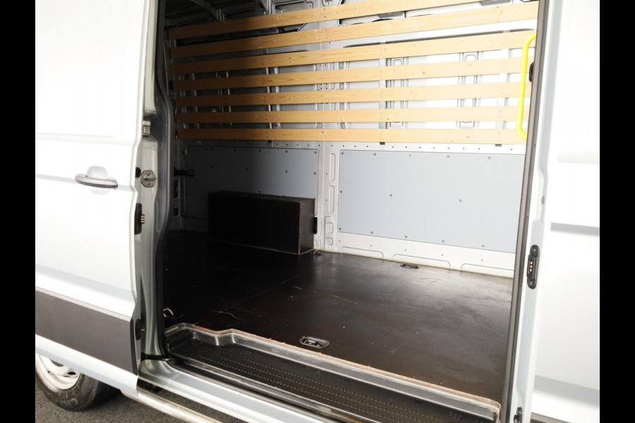 Volkswagen Crafter 35 2.0 TDI L3H3 Highline EURO VI 140 pk | Dode hoek detentie | Trekhaak | Verwarmde voorruit
