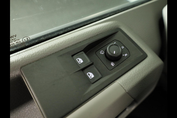 Volkswagen Crafter 35 2.0 TDI L3H3 Highline EURO VI 140 pk | Dode hoek detentie | Trekhaak | Verwarmde voorruit