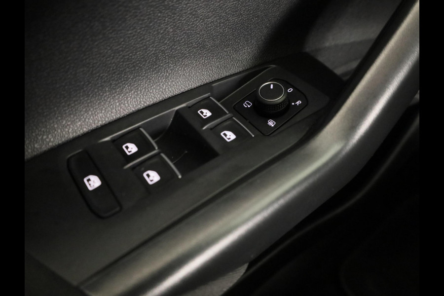 Volkswagen Polo 1.0 TSI Style 95 pk Automaat (DSG) | Navigatie  | Alcantara stoelbekleding | Parkeersensoren| Adaptieve cruise control | Stoelverwarming |