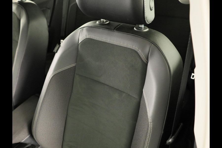 Volkswagen Polo 1.0 TSI Style 95 pk Automaat (DSG) | Navigatie  | Alcantara stoelbekleding | Parkeersensoren| Adaptieve cruise control | Stoelverwarming |