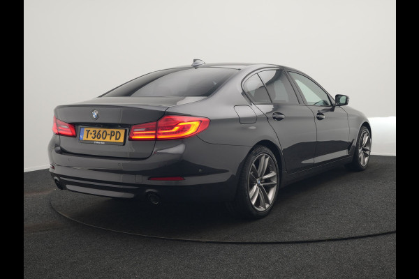 BMW 5 Serie 530e iPerformance Sportline PHEV 252pk | Adaptive Cruise | Camera | Sportstoelen Verwarmd | 19"L.M | Adaptive LED | Sfeerverlichting | Apple Carplay |