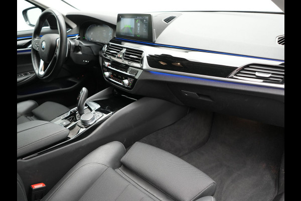 BMW 5 Serie 530e iPerformance Sportline PHEV 252pk | Adaptive Cruise | Camera | Sportstoelen Verwarmd | 19"L.M | Adaptive LED | Sfeerverlichting | Apple Carplay |