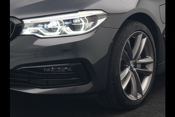 BMW 5 Serie 530e iPerformance Sportline PHEV 252pk | Adaptive Cruise | Camera | Sportstoelen Verwarmd | 19"L.M | Adaptive LED | Sfeerverlichting | Apple Carplay |