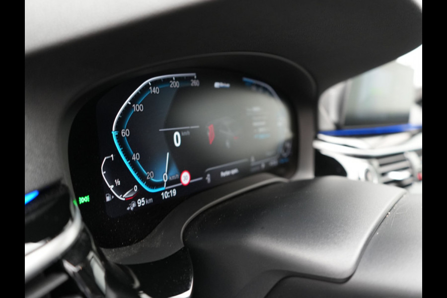 BMW 5 Serie 530e iPerformance Sportline PHEV 252pk | Adaptive Cruise | Camera | Sportstoelen Verwarmd | 19"L.M | Adaptive LED | Sfeerverlichting | Apple Carplay |