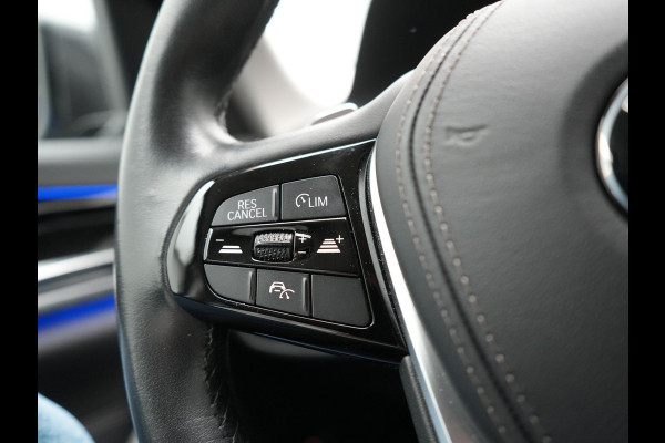 BMW 5 Serie 530e iPerformance Sportline PHEV 252pk | Adaptive Cruise | Camera | Sportstoelen Verwarmd | 19"L.M | Adaptive LED | Sfeerverlichting | Apple Carplay |