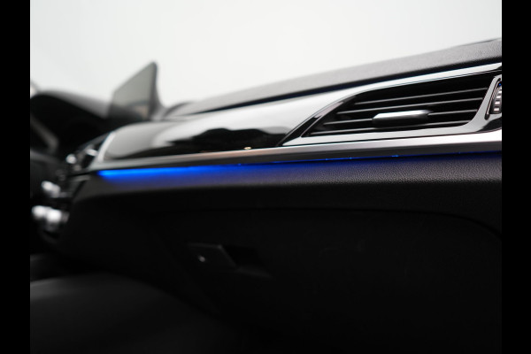 BMW 5 Serie 530e iPerformance Sportline PHEV 252pk | Adaptive Cruise | Camera | Sportstoelen Verwarmd | 19"L.M | Adaptive LED | Sfeerverlichting | Apple Carplay |
