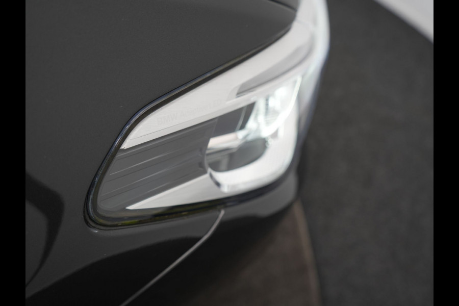 BMW 5 Serie 530e iPerformance Sportline PHEV 252pk | Adaptive Cruise | Camera | Sportstoelen Verwarmd | 19"L.M | Adaptive LED | Sfeerverlichting | Apple Carplay |