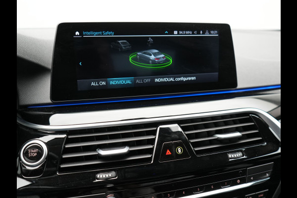 BMW 5 Serie 530e iPerformance Sportline PHEV 252pk | Adaptive Cruise | Camera | Sportstoelen Verwarmd | 19"L.M | Adaptive LED | Sfeerverlichting | Apple Carplay |