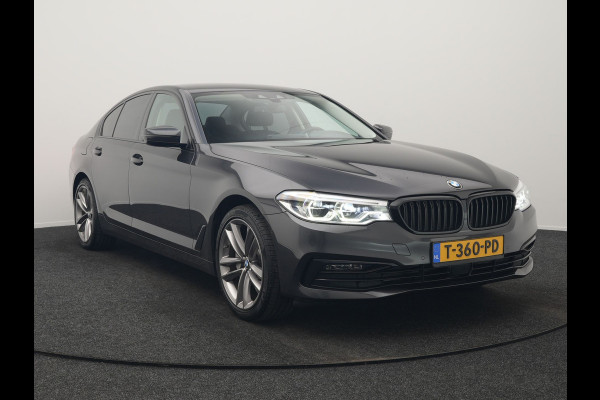 BMW 5 Serie 530e iPerformance Sportline PHEV 252pk | Adaptive Cruise | Camera | Sportstoelen Verwarmd | 19"L.M | Adaptive LED | Sfeerverlichting | Apple Carplay |