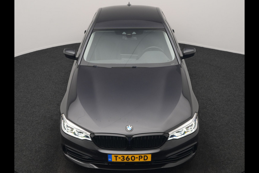 BMW 5 Serie 530e iPerformance Sportline PHEV 252pk | Adaptive Cruise | Camera | Sportstoelen Verwarmd | 19"L.M | Adaptive LED | Sfeerverlichting | Apple Carplay |