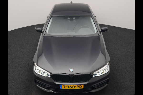 BMW 5 Serie 530e iPerformance Sportline PHEV 252pk | Adaptive Cruise | Camera | Sportstoelen Verwarmd | 19"L.M | Adaptive LED | Sfeerverlichting | Apple Carplay |