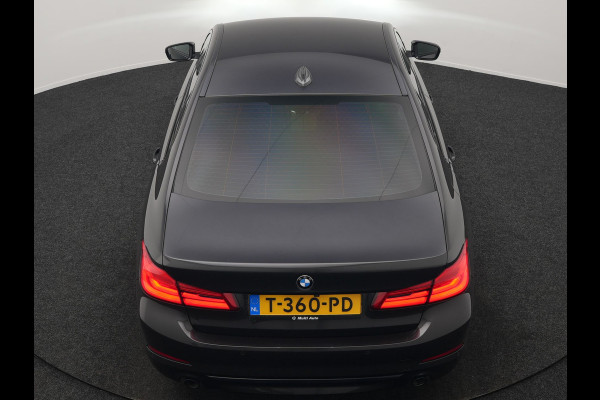 BMW 5 Serie 530e iPerformance Sportline PHEV 252pk | Adaptive Cruise | Camera | Sportstoelen Verwarmd | 19"L.M | Adaptive LED | Sfeerverlichting | Apple Carplay |
