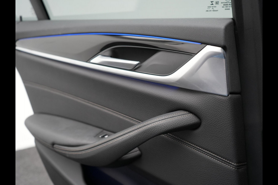 BMW 5 Serie 530e iPerformance Sportline PHEV 252pk | Adaptive Cruise | Camera | Sportstoelen Verwarmd | 19"L.M | Adaptive LED | Sfeerverlichting | Apple Carplay |