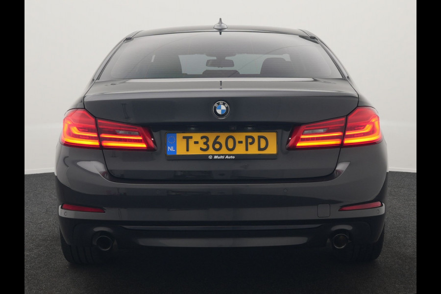 BMW 5 Serie 530e iPerformance Sportline PHEV 252pk | Adaptive Cruise | Camera | Sportstoelen Verwarmd | 19"L.M | Adaptive LED | Sfeerverlichting | Apple Carplay |