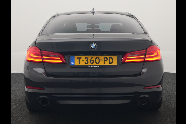 BMW 5 Serie 530e iPerformance Sportline PHEV 252pk | Adaptive Cruise | Camera | Sportstoelen Verwarmd | 19"L.M | Adaptive LED | Sfeerverlichting | Apple Carplay |