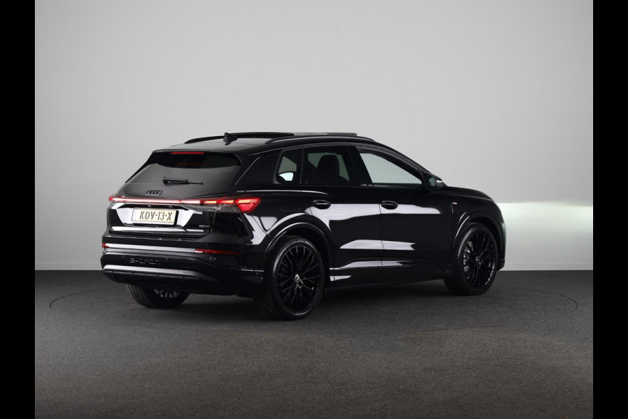 Audi Q4 e-tron 45 quattro S Edition Competition 82 kWh Panoramadak | 360 Camera | Adaptieve cruise control | Sfeerverlichting |