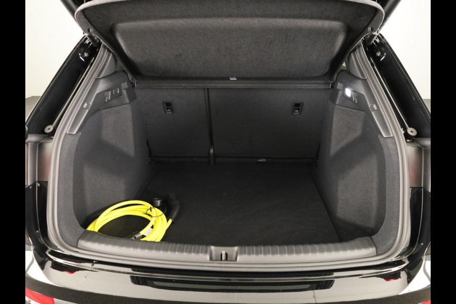 Audi Q4 e-tron 45 quattro S Edition Competition 82 kWh Panoramadak | 360 Camera | Adaptieve cruise control | Sfeerverlichting |