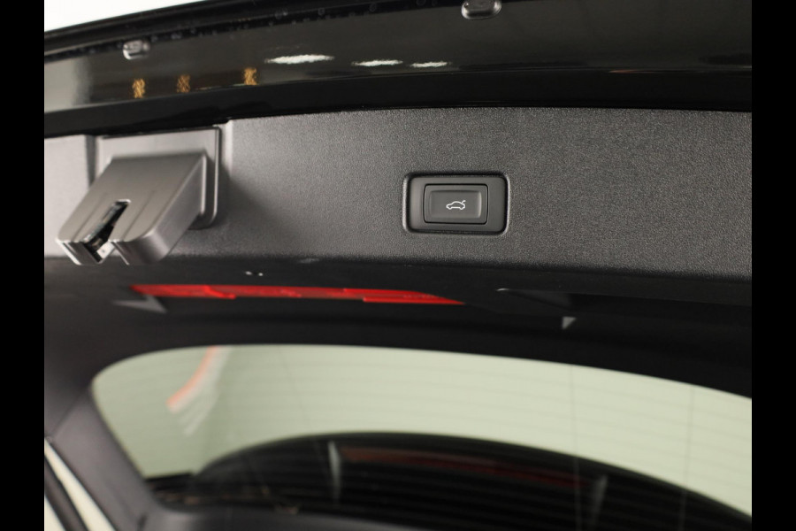 Audi Q4 e-tron 45 quattro S Edition Competition 82 kWh Panoramadak | 360 Camera | Adaptieve cruise control | Sfeerverlichting |