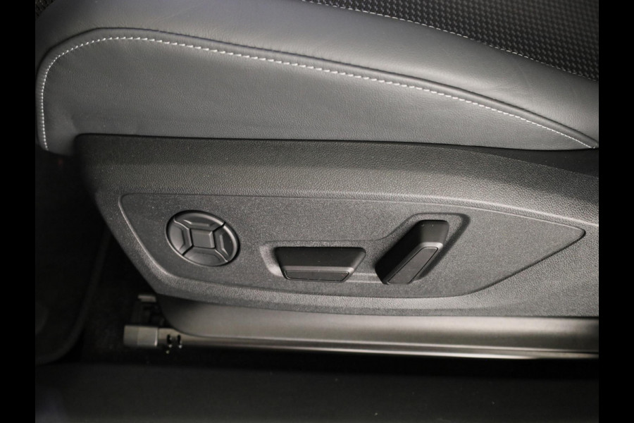 Audi Q4 e-tron 45 quattro S Edition Competition 82 kWh Panoramadak | 360 Camera | Adaptieve cruise control | Sfeerverlichting |