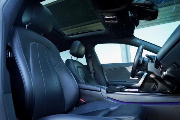 Mercedes-Benz CLA-Klasse Shooting Brake 180 d / Aut / Pano / Sfeerverlichting / Leder