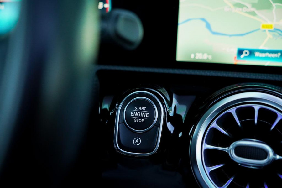 Mercedes-Benz CLA-Klasse Shooting Brake 180 d / Aut / Pano / Sfeerverlichting / Leder