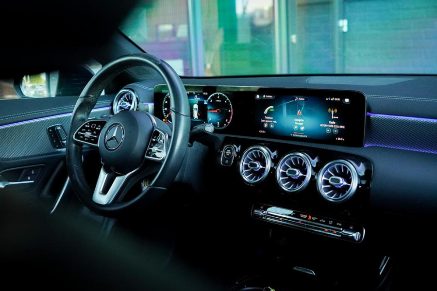 Mercedes-Benz CLA-Klasse Shooting Brake 180 d / Aut / Pano / Sfeerverlichting / Leder