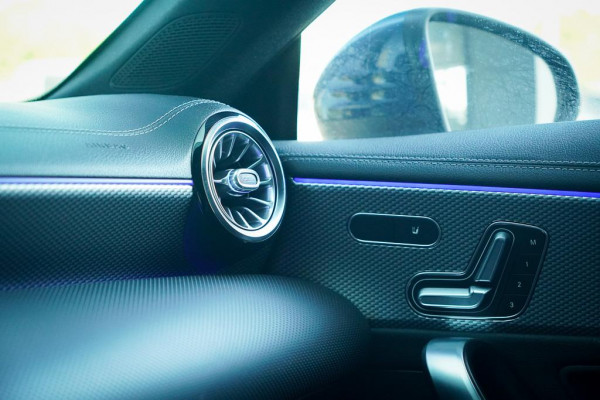 Mercedes-Benz CLA-Klasse Shooting Brake 180 d / Aut / Pano / Sfeerverlichting / Leder