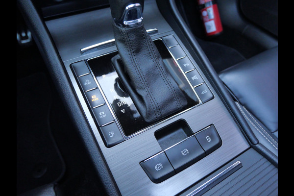 Škoda Superb Combi 1.4 TSI iV STYLE BUSINESS | PANORAMA | LEER | TREKHAAK | PHEV | BTW-AUTO | SOH 85%!!