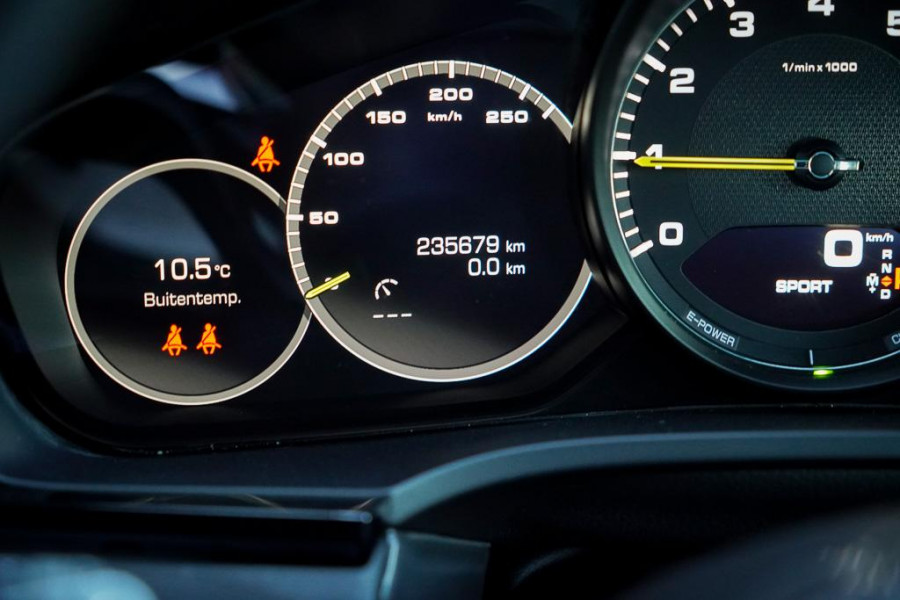 Porsche Cayenne Coupé 3.0 E-Hybrid / Adaptive Cruise / Sportstoelen / Stoelverwarming + Ventilatie / Incl BTW