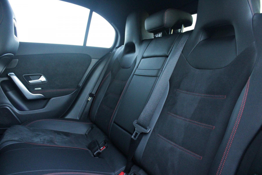 Mercedes-Benz A-Klasse 180 BUSINESS SOLUTION AMG | PANORAMA SCHUIF/KANTEL DAK | SFEER VERLICHTING | ELEKTRISCH VERSTELBARE VOORSTOELEN MET GEHEUGEN FUNCTIE | STOEL VERWARMING OP BEIDE VOORSTOELEN | MULTIBEAM LED KOPLAMPEN | ACHTERUITRIJ CAMERA | APPLE CARPLAY/ANDROID AUTO | NAVIGATIE | KEYLESS GO | CRUISE CONTROL | NIGHT PAKKET | VERKEERSLICHTEN WEERGAVE | 17" LICHTMETALEN VELGEN AMG | HEMELBEKLEDING ZWART | MBUX MULTIMEDIA SYSTEEM | SPORTSTOELEN | PARKEERSENSOREN VOOR + ACHTER |