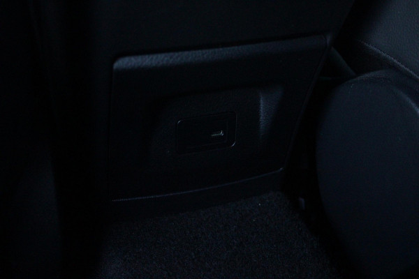 Mercedes-Benz A-Klasse 180 BUSINESS SOLUTION AMG | PANORAMA SCHUIF/KANTEL DAK | SFEER VERLICHTING | ELEKTRISCH VERSTELBARE VOORSTOELEN MET GEHEUGEN FUNCTIE | STOEL VERWARMING OP BEIDE VOORSTOELEN | MULTIBEAM LED KOPLAMPEN | ACHTERUITRIJ CAMERA | APPLE CARPLAY/ANDROID AUTO | NAVIGATIE | KEYLESS GO | CRUISE CONTROL | NIGHT PAKKET | VERKEERSLICHTEN WEERGAVE | 17" LICHTMETALEN VELGEN AMG | HEMELBEKLEDING ZWART | MBUX MULTIMEDIA SYSTEEM | SPORTSTOELEN | PARKEERSENSOREN VOOR + ACHTER |