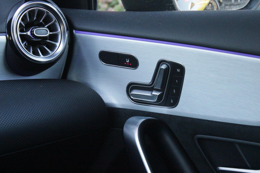 Mercedes-Benz A-Klasse 180 BUSINESS SOLUTION AMG | PANORAMA SCHUIF/KANTEL DAK | SFEER VERLICHTING | ELEKTRISCH VERSTELBARE VOORSTOELEN MET GEHEUGEN FUNCTIE | STOEL VERWARMING OP BEIDE VOORSTOELEN | MULTIBEAM LED KOPLAMPEN | ACHTERUITRIJ CAMERA | APPLE CARPLAY/ANDROID AUTO | NAVIGATIE | KEYLESS GO | CRUISE CONTROL | NIGHT PAKKET | VERKEERSLICHTEN WEERGAVE | 17" LICHTMETALEN VELGEN AMG | HEMELBEKLEDING ZWART | MBUX MULTIMEDIA SYSTEEM | SPORTSTOELEN | PARKEERSENSOREN VOOR + ACHTER |