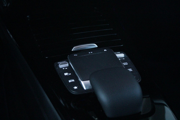 Mercedes-Benz A-Klasse 180 BUSINESS SOLUTION AMG | PANORAMA SCHUIF/KANTEL DAK | SFEER VERLICHTING | ELEKTRISCH VERSTELBARE VOORSTOELEN MET GEHEUGEN FUNCTIE | STOEL VERWARMING OP BEIDE VOORSTOELEN | MULTIBEAM LED KOPLAMPEN | ACHTERUITRIJ CAMERA | APPLE CARPLAY/ANDROID AUTO | NAVIGATIE | KEYLESS GO | CRUISE CONTROL | NIGHT PAKKET | VERKEERSLICHTEN WEERGAVE | 17" LICHTMETALEN VELGEN AMG | HEMELBEKLEDING ZWART | MBUX MULTIMEDIA SYSTEEM | SPORTSTOELEN | PARKEERSENSOREN VOOR + ACHTER |