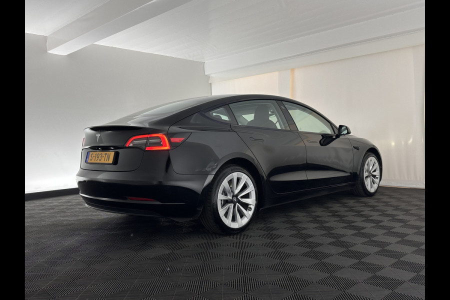 Tesla Model 3 Standard RWD Plus 60 kWh [ 3-Fase-11kW ] {SOH-87%} (INCL-BTW) Aut. *PANO | AUTOPILOT | LEATHER | KEYLESS | FULL-LED | MEMORY-PACK | TOPVIEW | DAB | CARPLAY | DIGI-COCKPIT | LANE-ASSIST | COMFORTSEATS | 19"ALU*