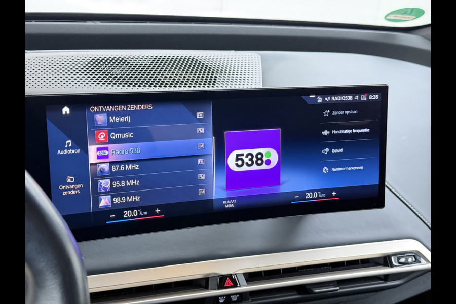 BMW iX xDrive40 326pk Soh 100% Leer-Suite+Massage+Ventilatie PanoDak Laser-LED 22"lm Wegklapb.-Trekhaak Soft-Close-aut. Adaptive-Cruise AWD Digital-Key Connected-Drive Android Apple CarplayWarmte-comfort-pack AchteruitRij-Assist Co-Pilot-Pack Drive-Assist Zwarte-Hemel 4WD Uitwijkassist Keyless Stuur+Bank+Stoel-Verwarmd DAB Orig.NLse auto 1e Eigenaar 2.500kg Trekvermogen (630Nm)!  € 106.000,- nieuw  Nét beurt gehad (163.340km)