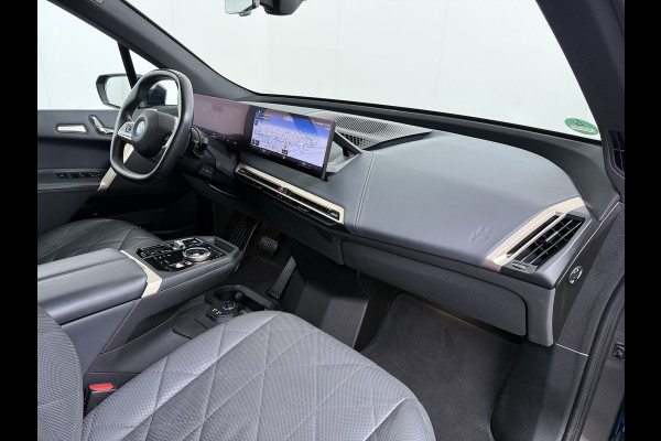 BMW iX xDrive40 326pk Soh 100% Leer-Suite+Massage+Ventilatie PanoDak Laser-LED 22"lm Wegklapb.-Trekhaak Soft-Close-aut. Adaptive-Cruise AWD Digital-Key Connected-Drive Android Apple CarplayWarmte-comfort-pack AchteruitRij-Assist Co-Pilot-Pack Drive-Assist Zwarte-Hemel 4WD Uitwijkassist Keyless Stuur+Bank+Stoel-Verwarmd DAB Orig.NLse auto 1e Eigenaar 2.500kg Trekvermogen (630Nm)!  € 106.000,- nieuw  Nét beurt gehad (163.340km)